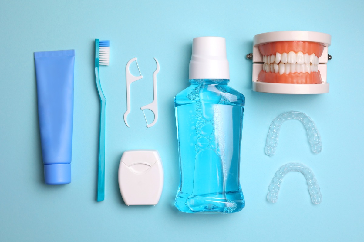 Clear aligner case and oral care items after eating